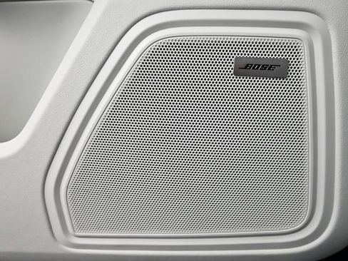 Certified 2026 Porsche Macan Turbo image 17