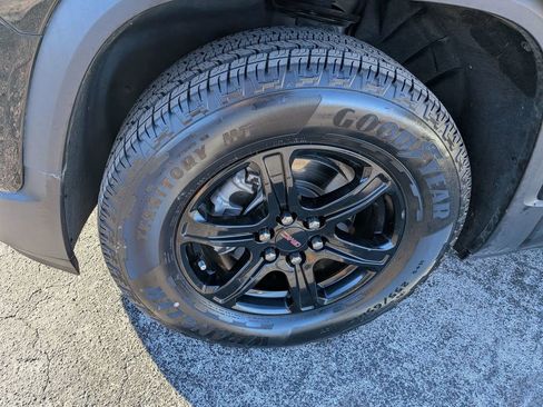 Certified 2022 GMC Acadia AT4 image 9