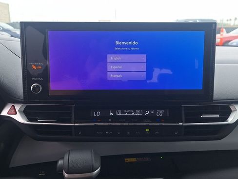 Used 2025 Toyota Sienna XLE w/ XLE Plus Package FWD image 13