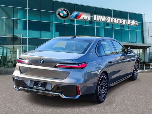 New 2026 BMW 740i w/ Premium Package RWD image 4