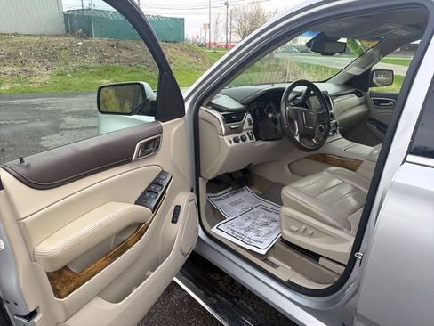 Used 2017 GMC Yukon XL Denali AWD/4WD image 9