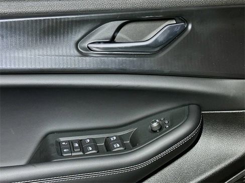 New 2025 Jeep Grand Cherokee Altitude image 12