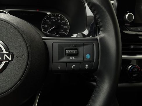 Used 2025 Nissan Pathfinder SV FWD image 36