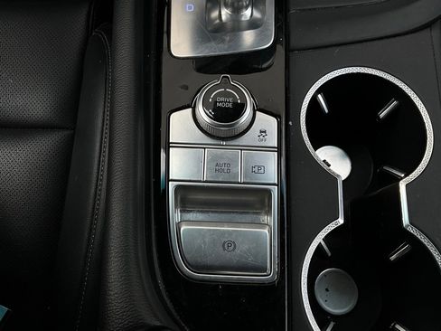 Used 2025 Genesis G70 2.5T image 23