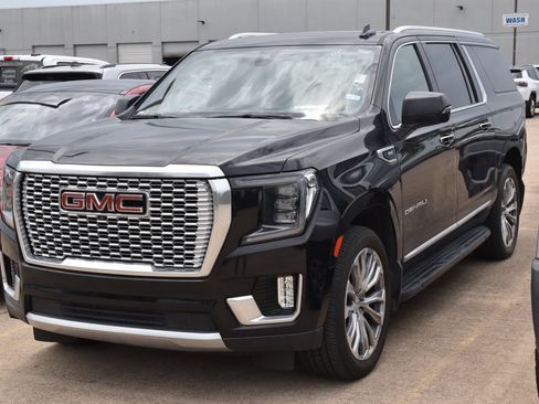 Used 2022 GMC Yukon XL Denali AWD/4WD image 2