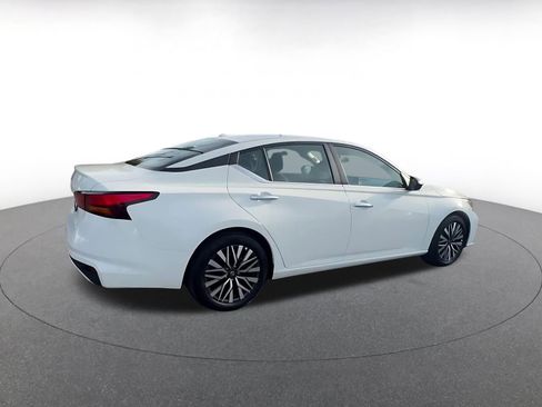 Used 2025 Nissan Altima 2.5 SV image 15