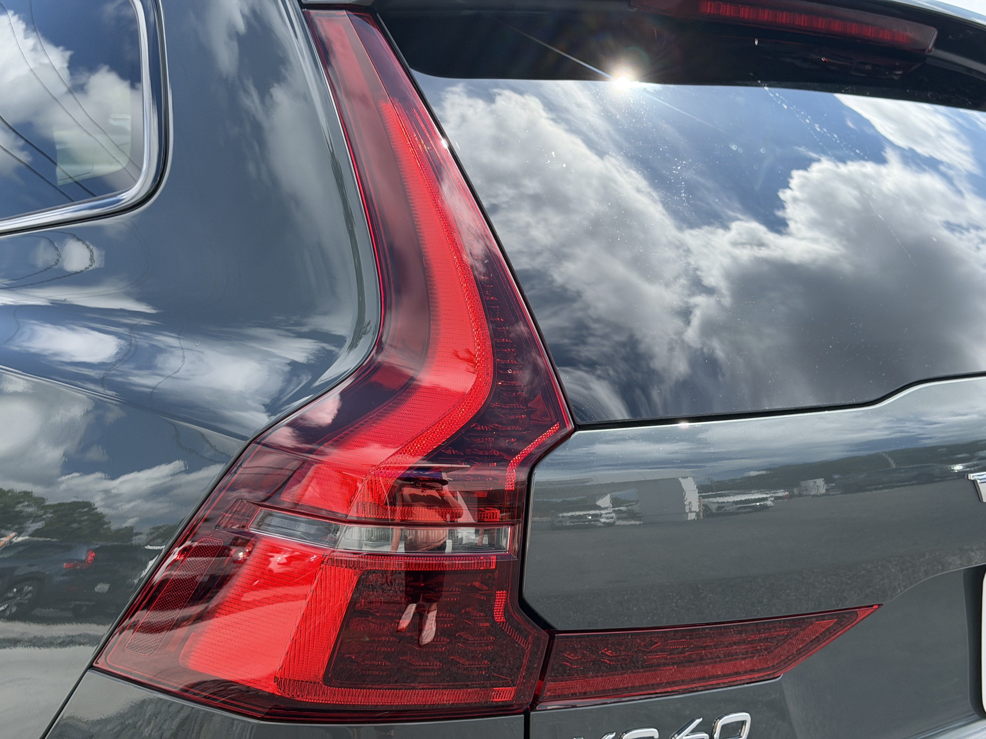 New 2027 Volvo XC60 B5 Plus AWD/4WD image 9