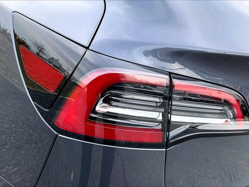 Used 2023 Tesla Model 3 Standard Range image 29