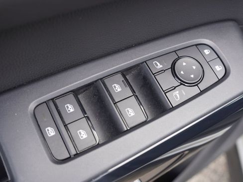 Used 2025 Nissan Pathfinder SV FWD image 24