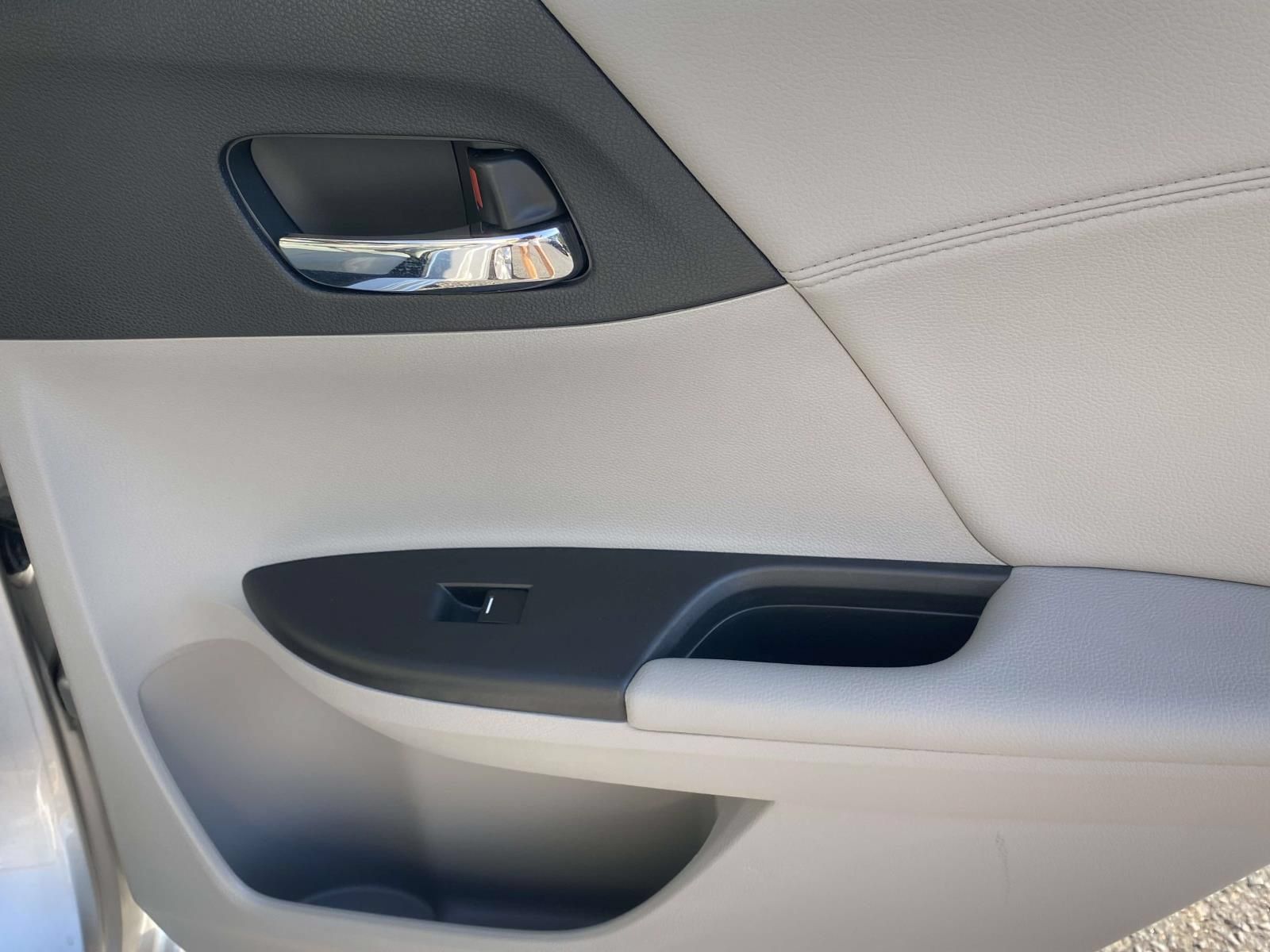Used 2013 Honda Accord EX-L image 17