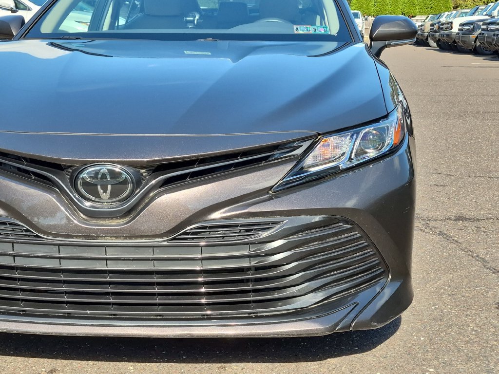 Used 2018 Toyota Camry LE w/ Convenience Package FWD image 4