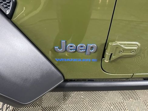 Used 2023 Jeep Wrangler Unlimited w/ Cold Weather Group image 10