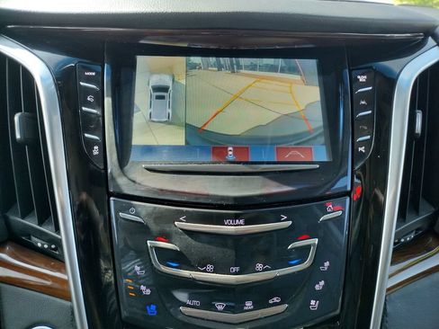 Used 2019 Cadillac Escalade Premium Luxury w/ Escalade Sport Edition AWD/4WD image 36