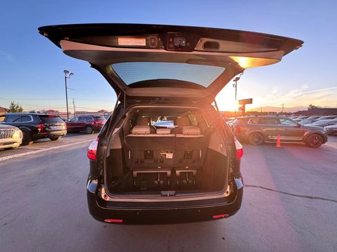 Used 2019 Toyota Sienna Limited Premium image 26