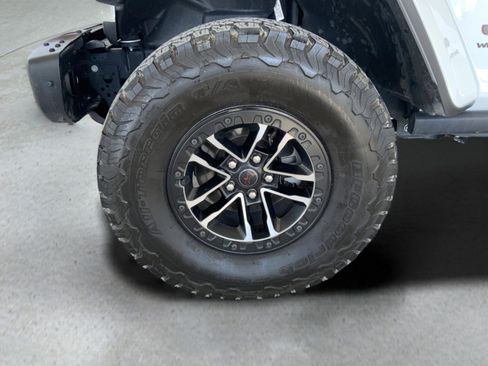 Used 2025 Jeep Wrangler Unlimited Rubicon AWD/4WD image 33
