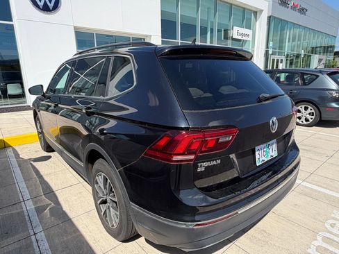 Used 2020 Volkswagen Tiguan SE w/ Panoramic Sunroof Package AWD/4WD image 2