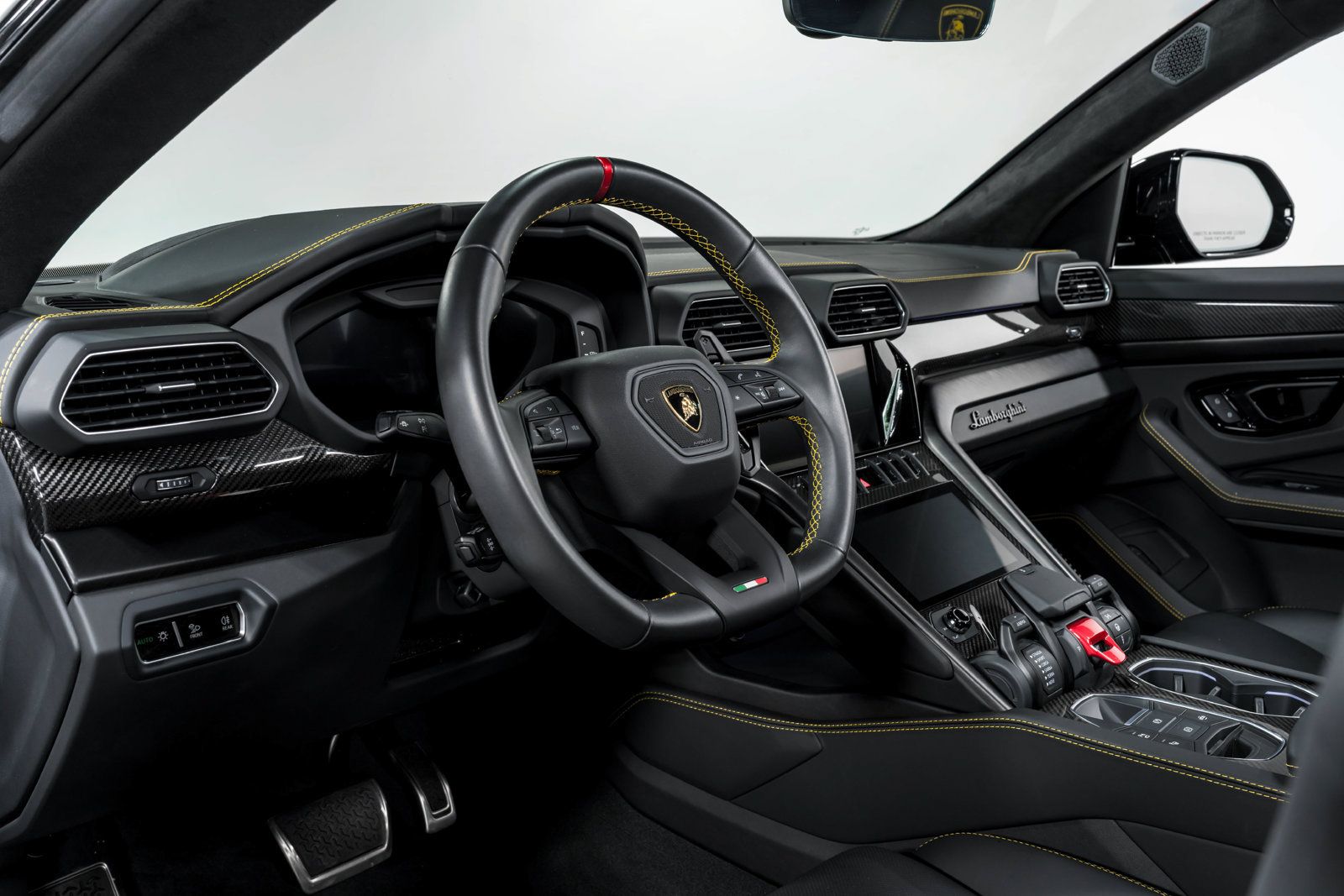 Used 2024 Lamborghini Urus S AWD/4WD image 13