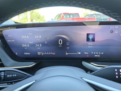 Certified 2025 Buick Envision Avenir image 39