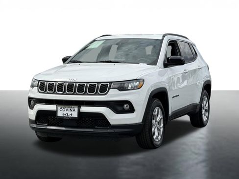 Used 2024 Jeep Compass Latitude AWD/4WD image 4