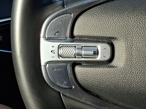 Used 2025 Genesis GV70 2.5T AWD/4WD image 21