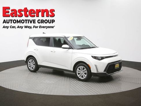 Used 2025 Kia Soul LX FWD image 48