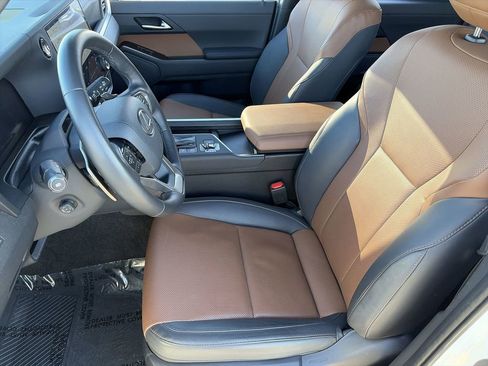 Used 2024 Lexus GX 550 w/ Cold Area Package image 7