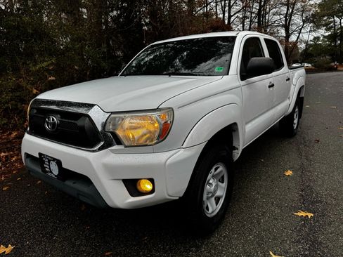 Used 2014 Toyota Tacoma PreRunner image 2