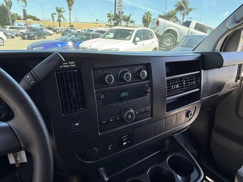 Used 2014 GMC Savana 2500 RWD image 15
