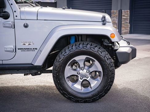 Used 2016 Jeep Wrangler Unlimited Sahara w/ Connectivity Group image 4