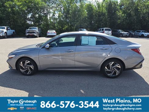 Used 2025 Hyundai Elantra SEL FWD image 5