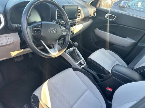 Used 2025 Hyundai Venue SEL FWD image 7