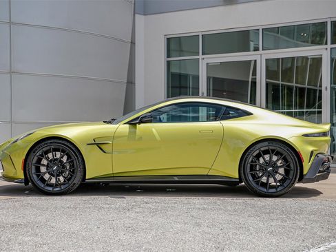 New 2025 Aston Martin V8 Vantage Coupe image 10