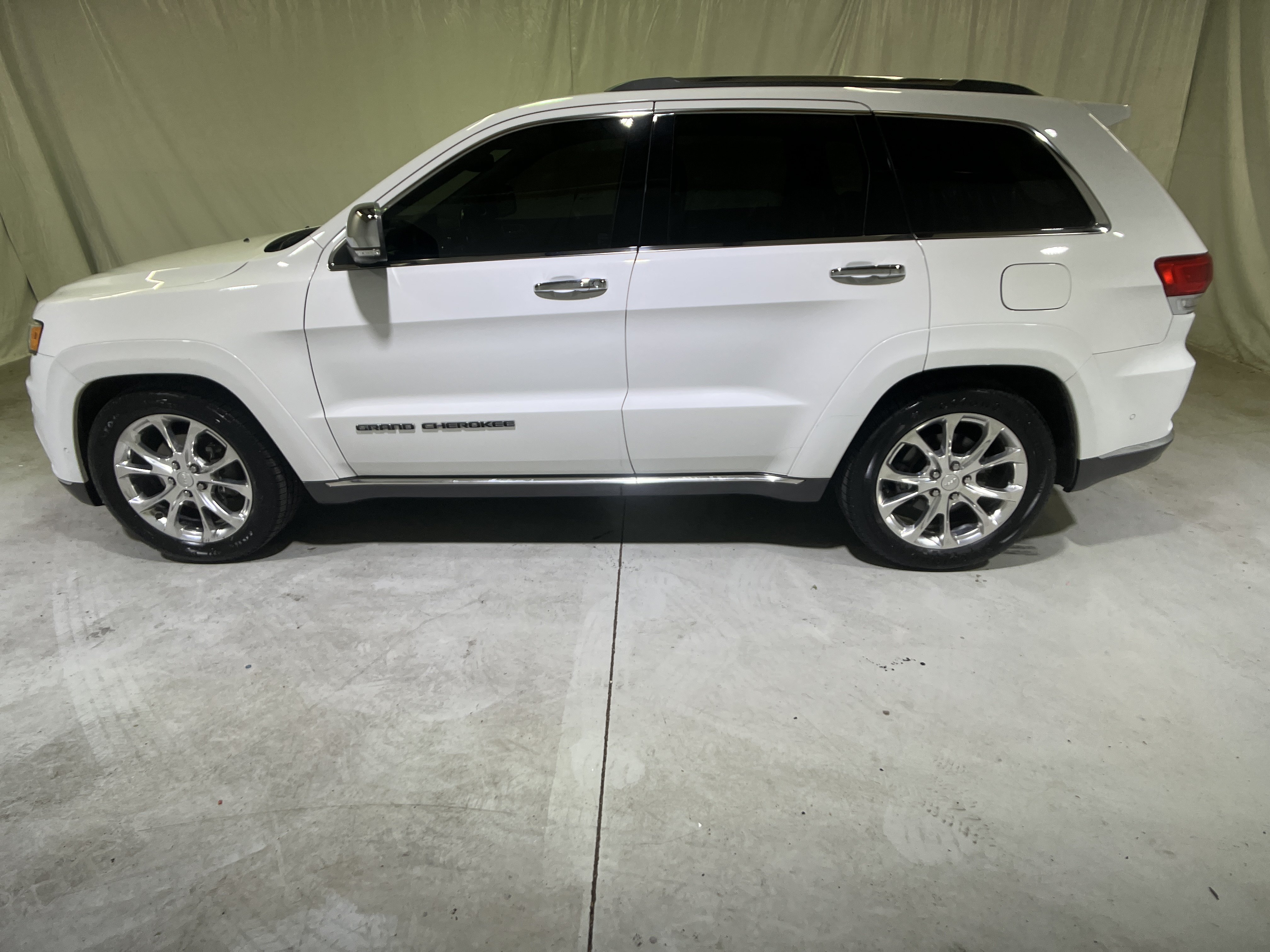 Used 2020 Jeep Grand Cherokee Summit AWD/4WD image 7