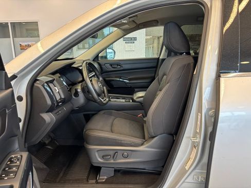 Used 2023 Nissan Pathfinder SV AWD/4WD image 10