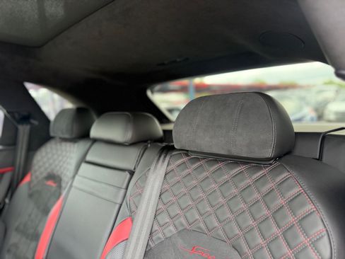 Used 2021 Bentley Bentayga Speed AWD/4WD image 40