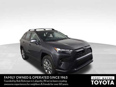 Used 2023 Toyota RAV4 XLE Premium image 4