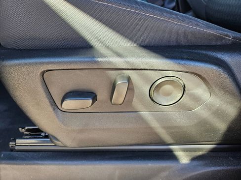 Used 2025 Chevrolet Silverado 1500 LT image 23