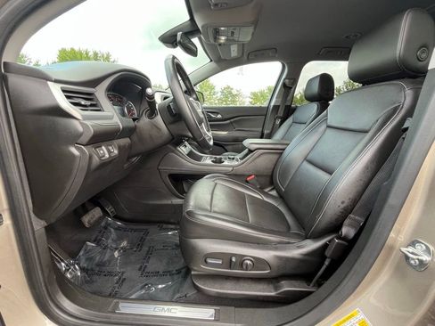 Certified 2023 GMC Acadia SLT FWD image 10