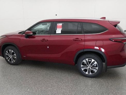 New 2026 Toyota Highlander XLE image 33