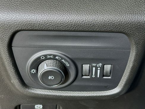 Used 2022 Jeep Grand Cherokee L Limited w/ Luxury Tech Group II image 17