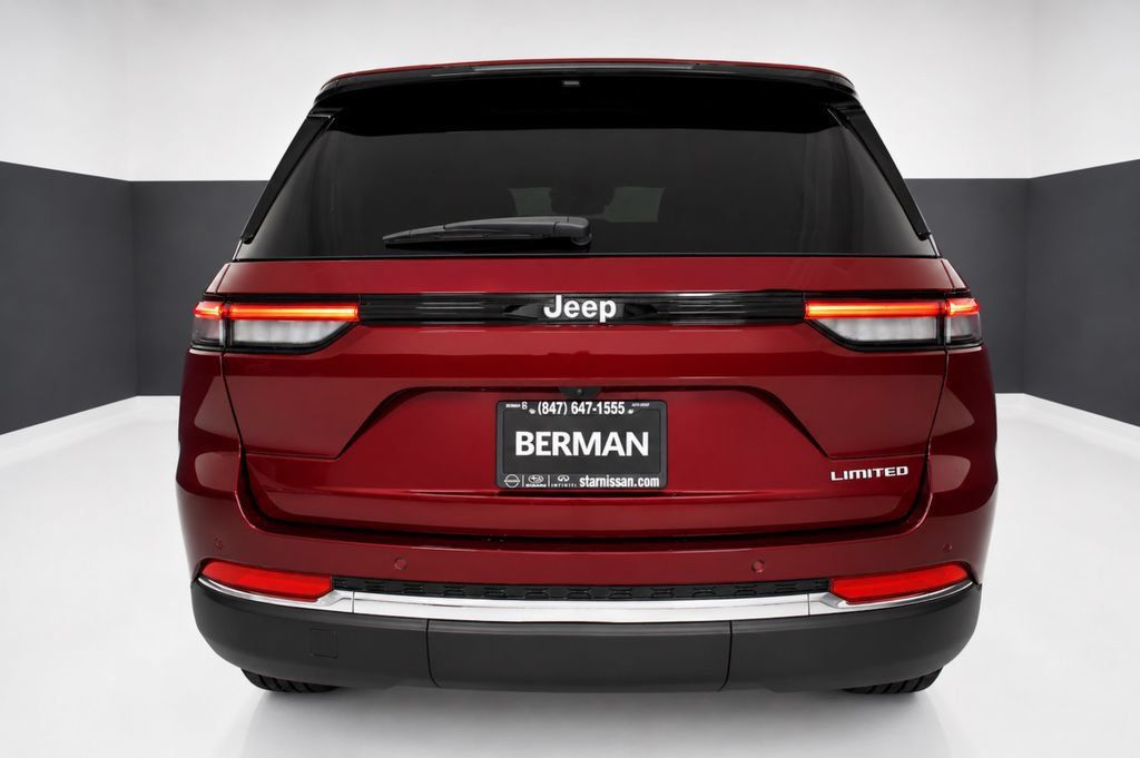 Used 2024 Jeep Grand Cherokee Limited RWD image 9