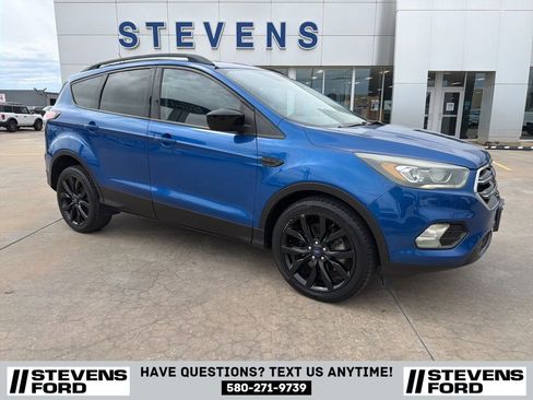 Used 2017 Ford Escape SE w/ Equipment Group 201A FWD image 2