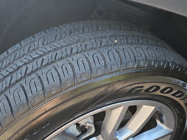 Used 2024 GMC Terrain SLT AWD/4WD image 25