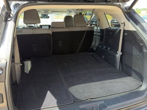 Used 2023 Toyota Highlander LE FWD image 14