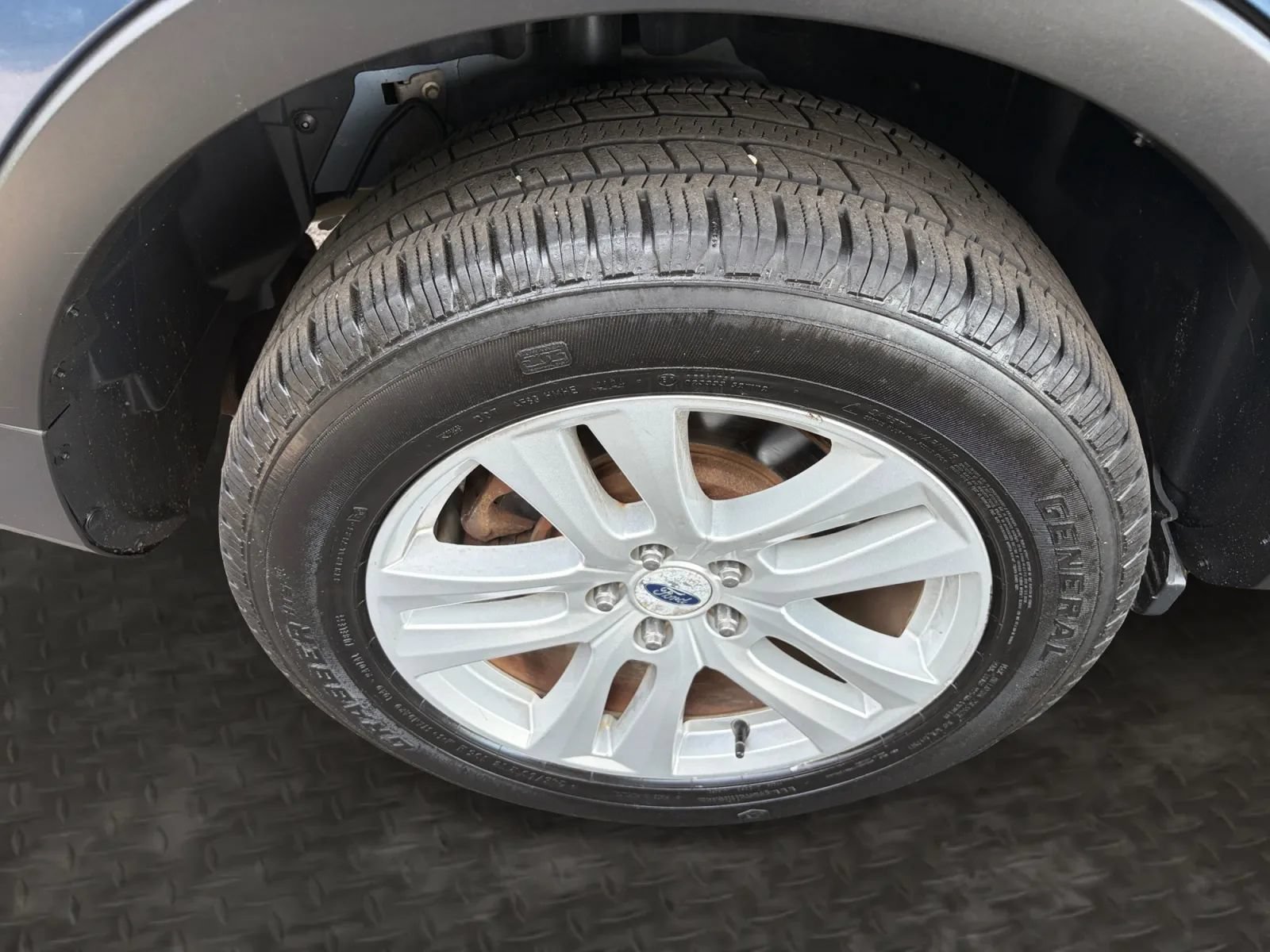 Used 2019 Ford Explorer XLT w/ Equipment Group 202A AWD/4WD image 42