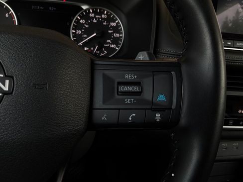 Used 2025 Nissan Rogue SV FWD image 34