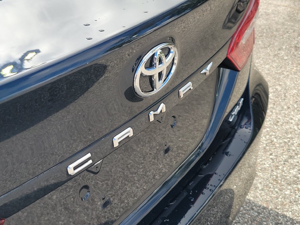 Used 2020 Toyota Camry XLE w/ Navigation Package FWD image 6