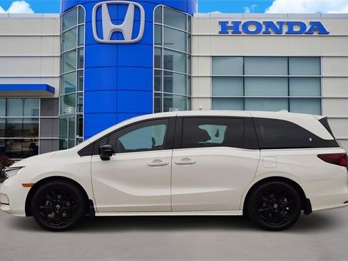Certified 2023 Honda Odyssey Sport image 3