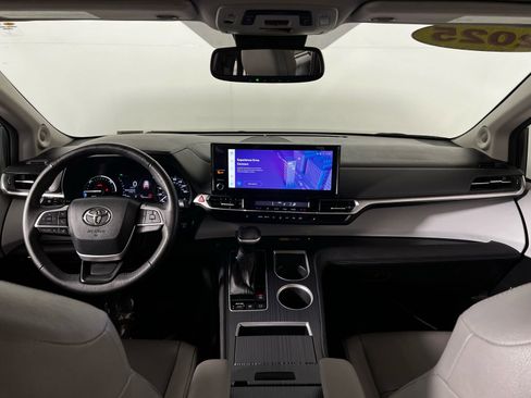 Used 2025 Toyota Sienna XLE w/ XLE Plus Package image 26