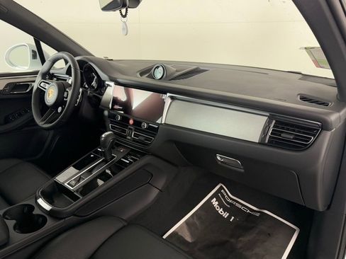 New 2026 Porsche Macan image 19